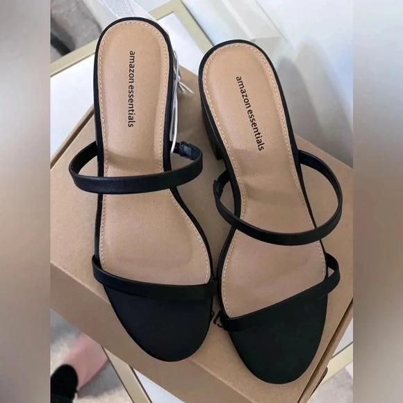 NWT | Amazon Essentials | Thin Two Strap Block Heel Black Sandals | Size 7.5 - Picture 4 of 6